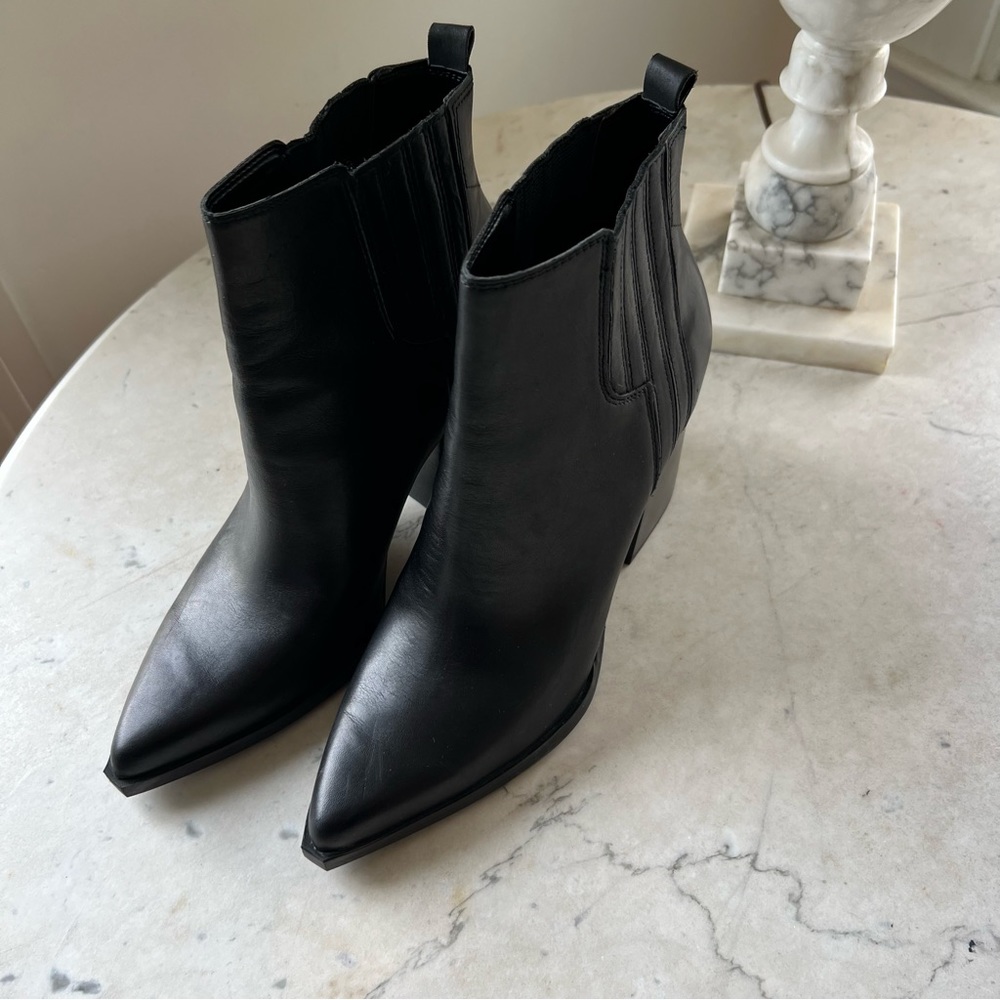 NWT Marc Fisher Oshay Bootie Black Size 9
